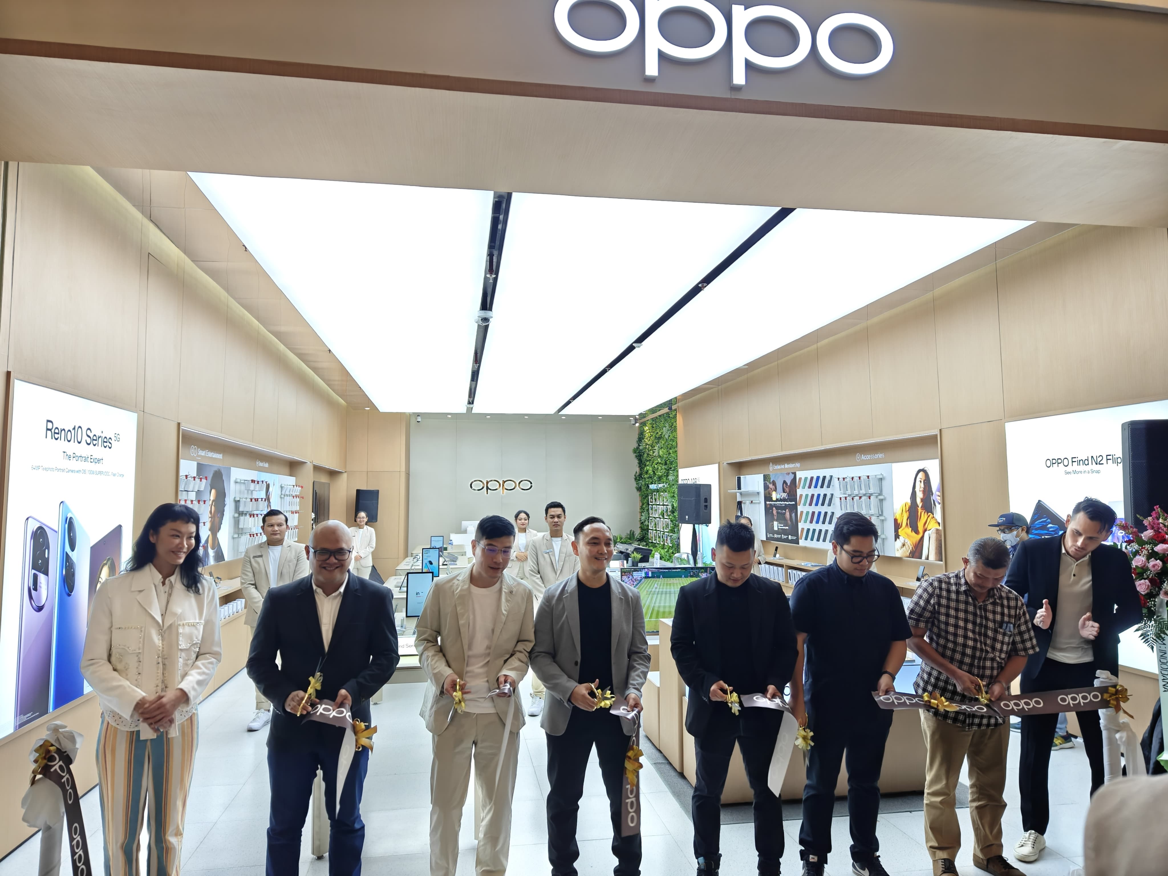 Konsumen Bisa Cobain Produk Oppo Sepuasnya di Experience Store Bekasi