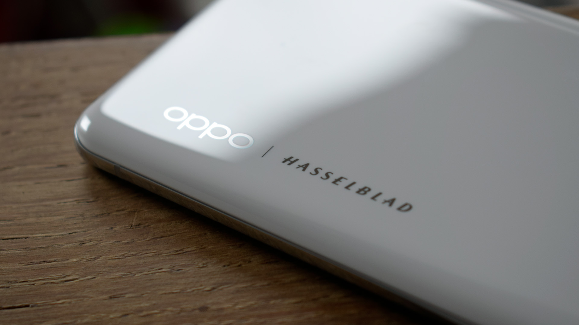 Desain Oppo Find X6 Bocor, Kok Mirip Galaxy S20 Ultra?