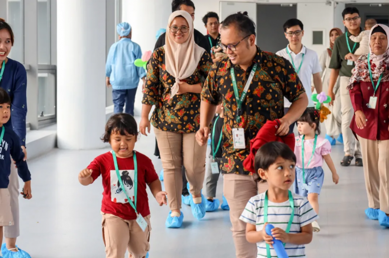 Serunya Family Day di OPPO, Ajak Keluarga Karyawan Keliling Pabrik Serunya Family Day di OPPO, Ajak Keluarga Karyawan Keliling Pabrik