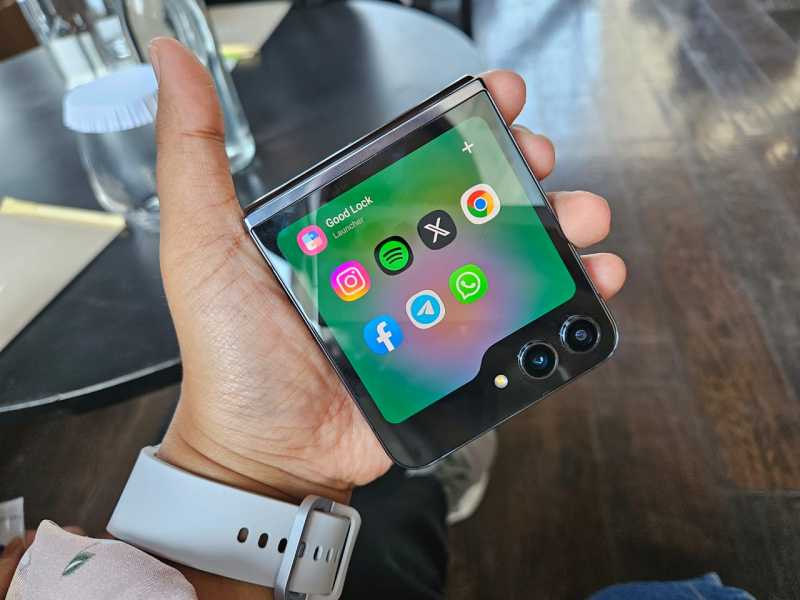Tips Main Instagram Sampai TikTokan Lewat 'Flex Window' Galaxy Z Flip5 Tips Main Instagram Sampai TikTokan Lewat 'Flex Window' Galaxy Z Flip5