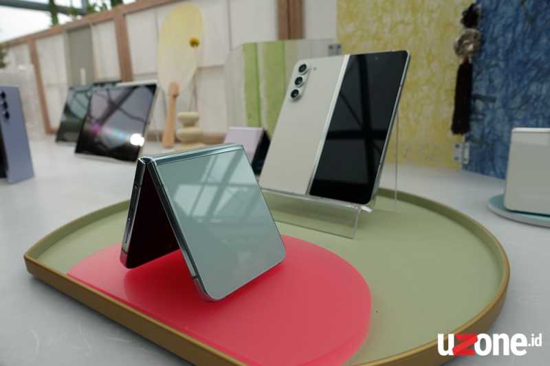 Samsung Galaxy Z Flip5 dan Z Fold5 Resmi Dirilis, Paling Murah Rp15,9 Juta Samsung Galaxy Z Flip5 dan Z Fold5 Resmi Dirilis, Paling Murah Rp15,9 Juta