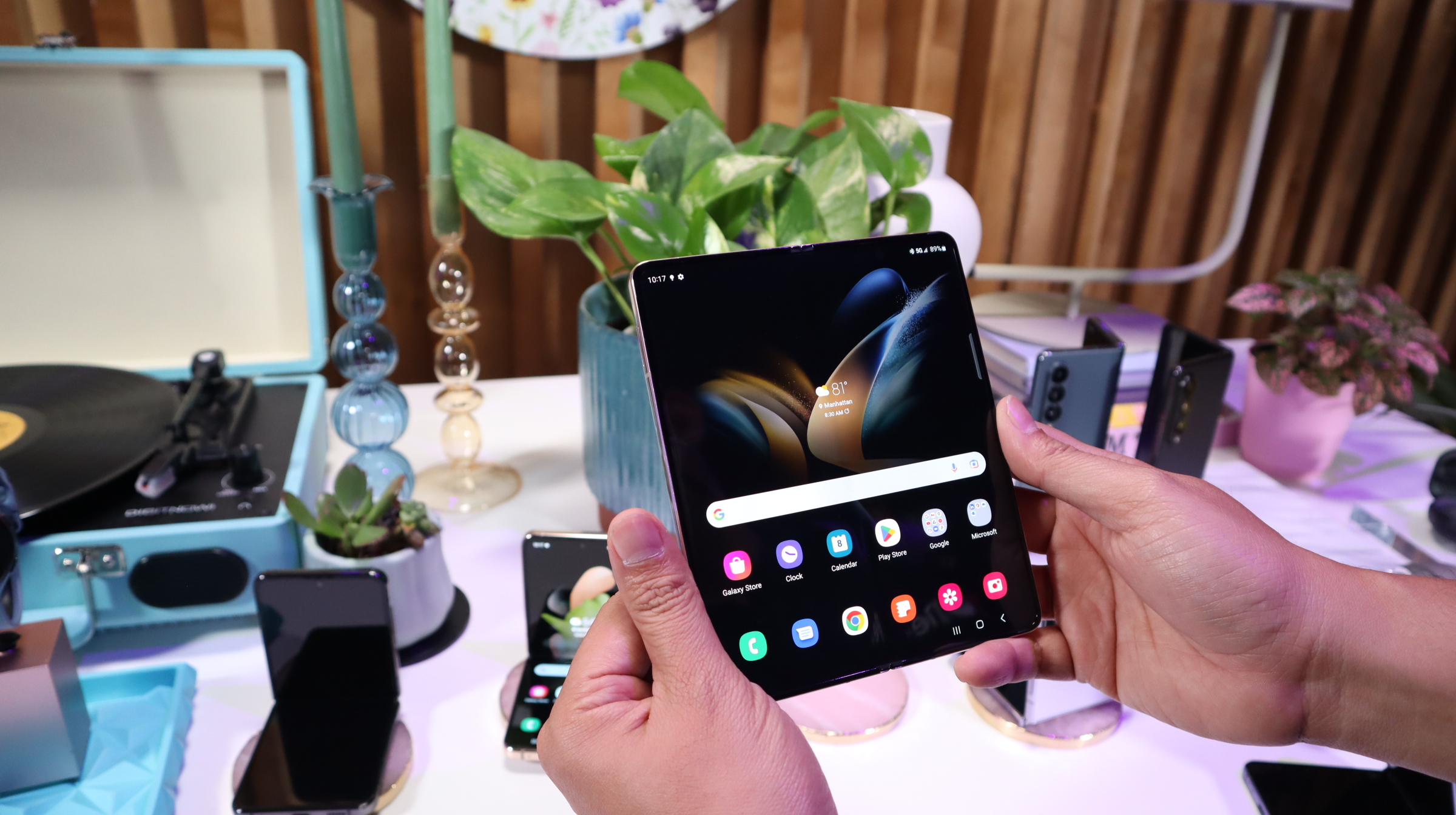 Uzone Choice Award 2022: Samsung Z Fold4 Menang Smartphone for Productivity