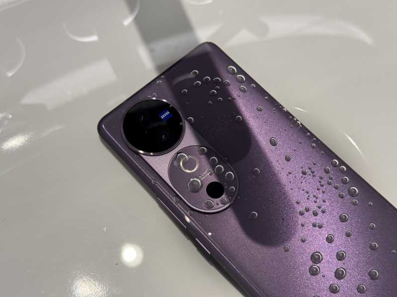 Menguji Coba Rendam Vivo V40 Pakai Air Panas, Masih Nyala? Menguji Coba Rendam Vivo V40 Pakai Air Panas, Masih Nyala?
