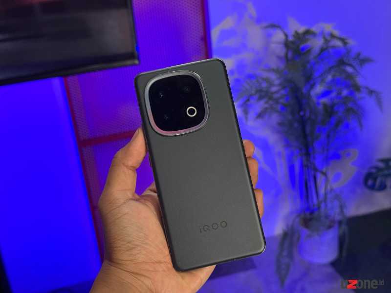 iQOO 13 dari Dekat: Pertama yang Ditopang Snapdragon 8 Elite di RI iQOO 13 dari Dekat: Pertama yang Ditopang Snapdragon 8 Elite di RI
