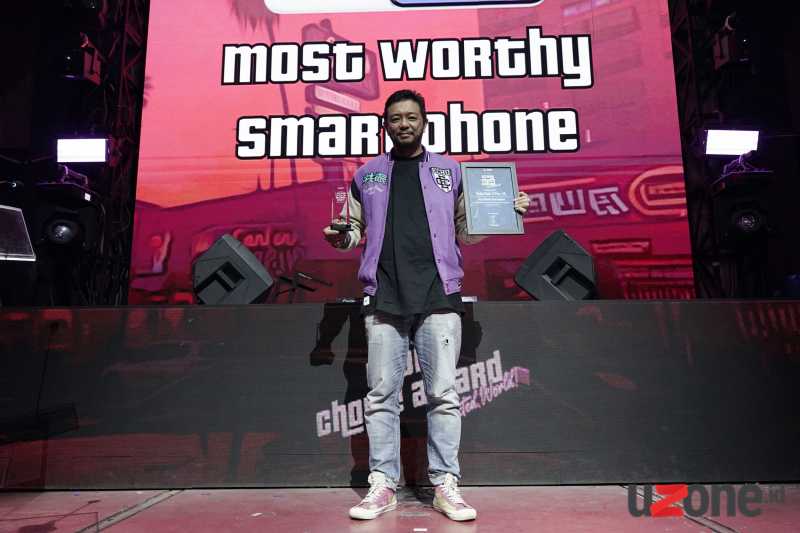 Redmi Note 13 Pro+ 5G Menang 'Most Worthy Smartphone' di UCA 2024 Redmi Note 13 Pro+ 5G Menang 'Most Worthy Smartphone' di UCA 2024