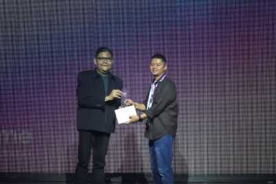 Uzone Choice Award 2022: Oppo Find X5 Pro Jadi Best Smartphone for Creators