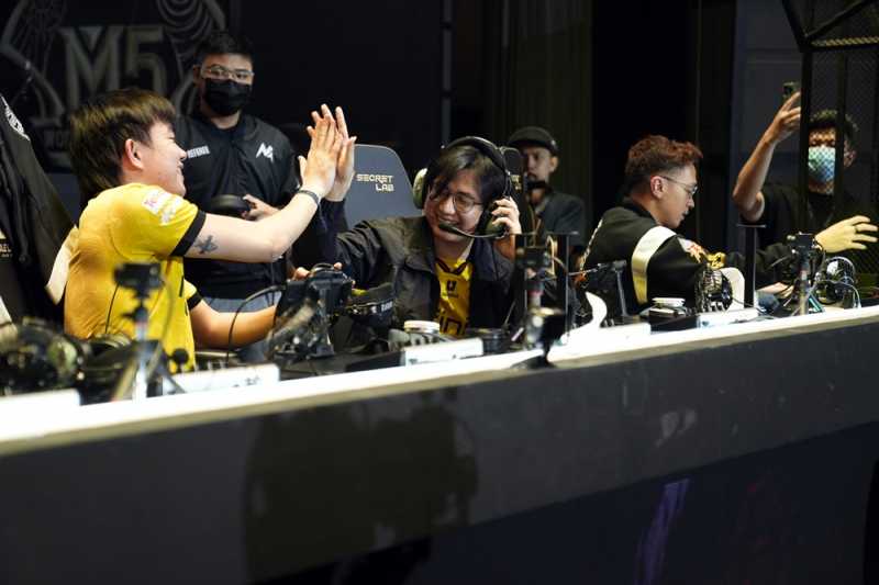 ONIC Esports Selangkah Lagi Menuju Grand Final M5 World Championship ONIC Esports Selangkah Lagi Menuju Grand Final M5 World Championship