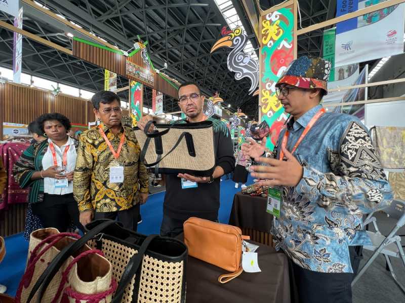 3 UMKM Lokal Binaan Telkom Go Global, Ikut Ajang Pameran di China 3 UMKM Lokal Binaan Telkom Go Global, Ikut Ajang Pameran di China