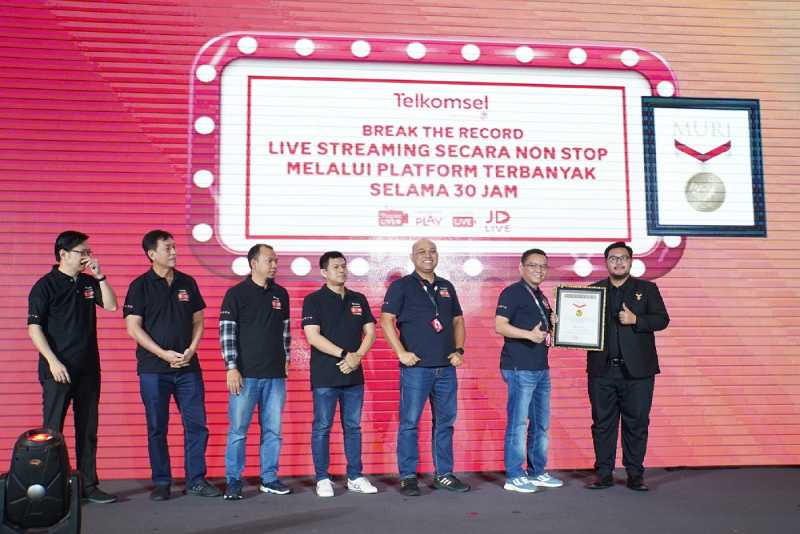 Live Streaming 30 Jam Nonstop, Telkomsel Office Store Dapat Rekor MURI Live Streaming 30 Jam Nonstop, Telkomsel Office Store Dapat Rekor MURI