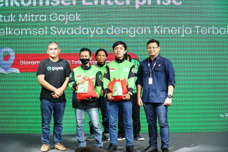 Langganan Paket Swadaya Telkomsel, Ratusan Gojek Dapat Sembako