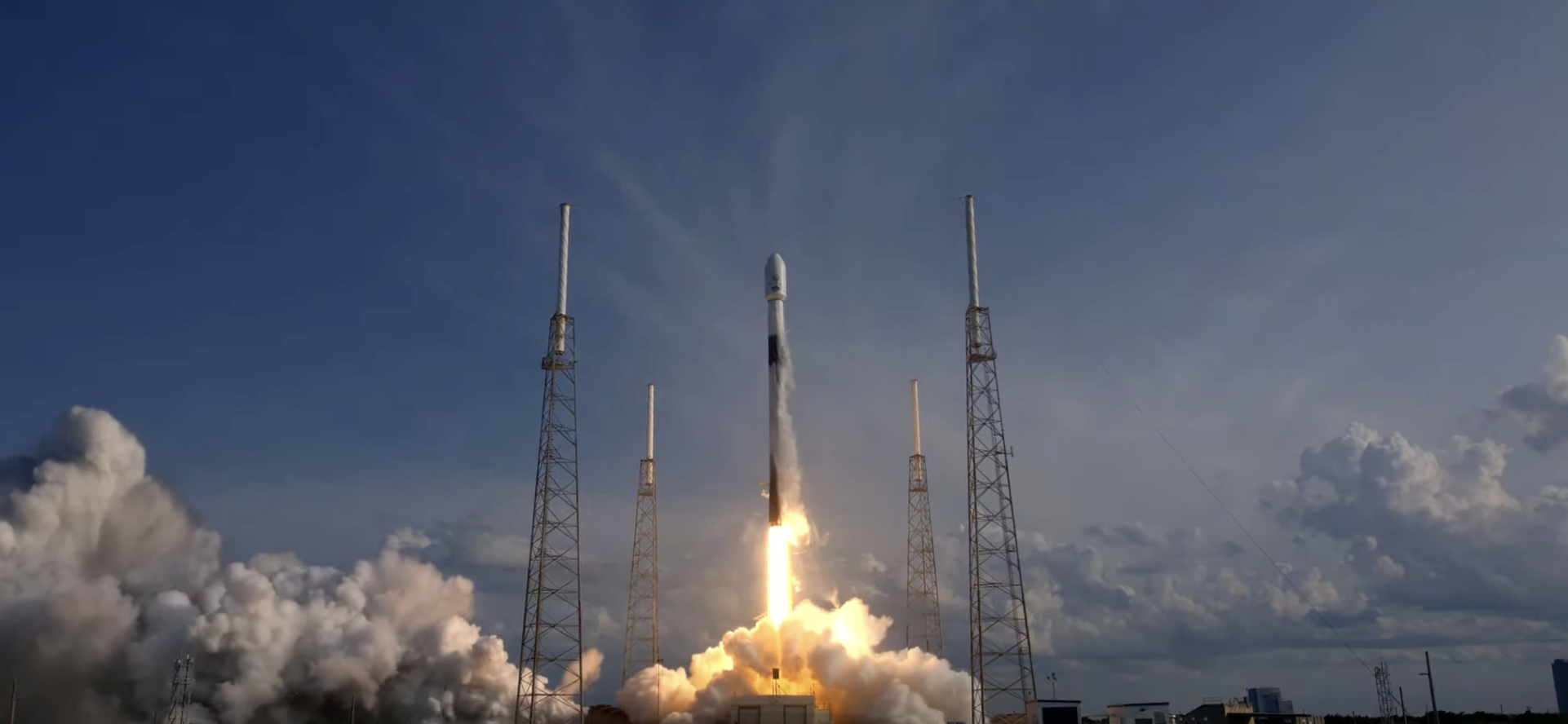 Pakai Roket Falcon 9 SpaceX, Satelit SATRIA-1 Sukses Meluncur ke Orbit!