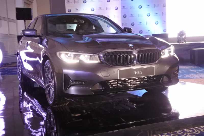 Buat Mobil Harian, BMW 320i Sport Tempuh 16 Km/L