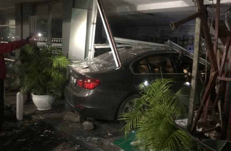 Harga dan Spesifikasi BMW 335i F30 yang Tabrak Apotek di Senopati