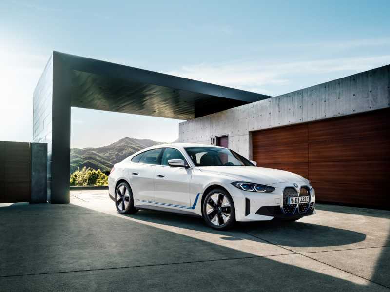 BMW i4 dan iX Jadi Mobil Listrik Andalan di IAA Mobility BMW i4 dan iX Jadi Mobil Listrik Andalan di IAA Mobility