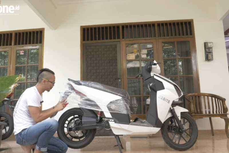 Unboxing Gesits, Motor Listrik Lokal yang Sempat Dianggap Barang Ghaib