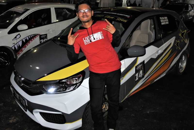Pria Semarang Pecahkan Rekor Tercepat Brio Saturday Night Challenge Pria Semarang Pecahkan Rekor Tercepat Brio Saturday Night Challenge