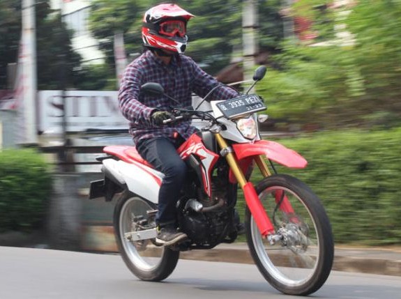 Test Ride Honda CRF 150L: Menikmati Motor Dua Alam di Jalan Aspal