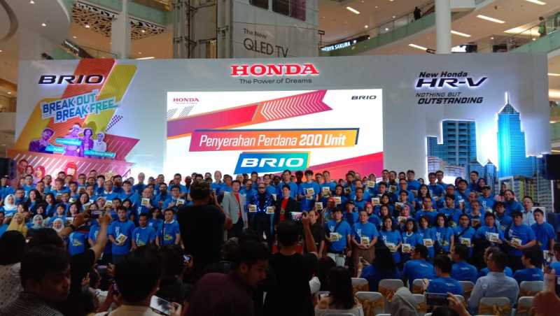 200 Orang Pembeli Pertama Sudah Bisa Nyetir All New Honda Brio 200 Orang Pembeli Pertama Sudah Bisa Nyetir All New Honda Brio