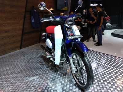 3 Motor Baru Terbaik 2018 Versi Uzone.id, Dari Yamaha R15 Sampai Honda Goldwing