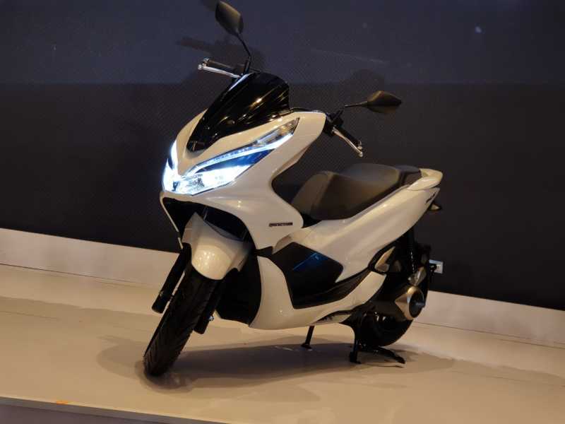 Motor Listrik Berwujud Honda PCX Resmi Diluncurkan Motor Listrik Berwujud Honda PCX Resmi Diluncurkan