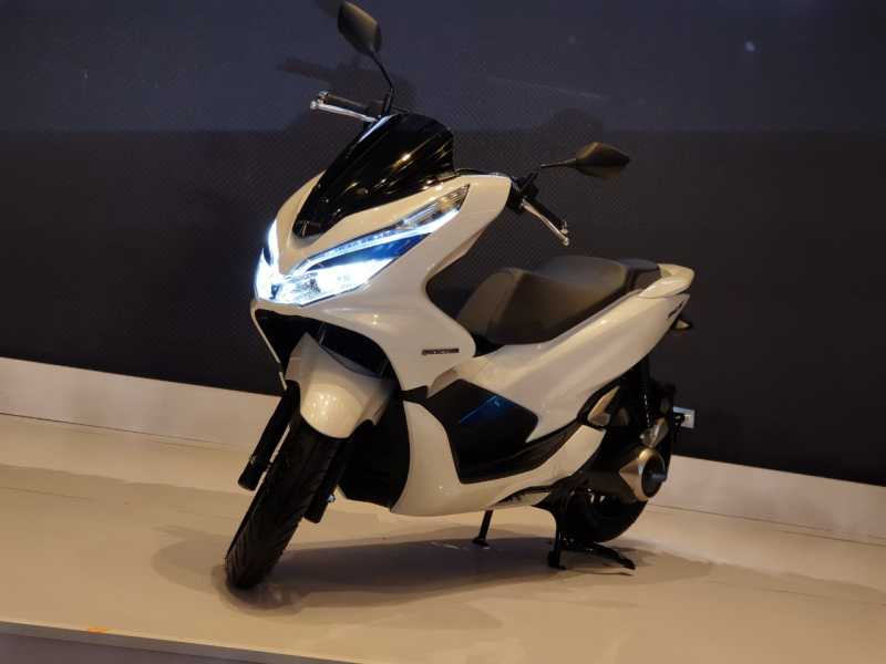 Motor Listrik Berwujud Honda PCX Resmi Diluncurkan