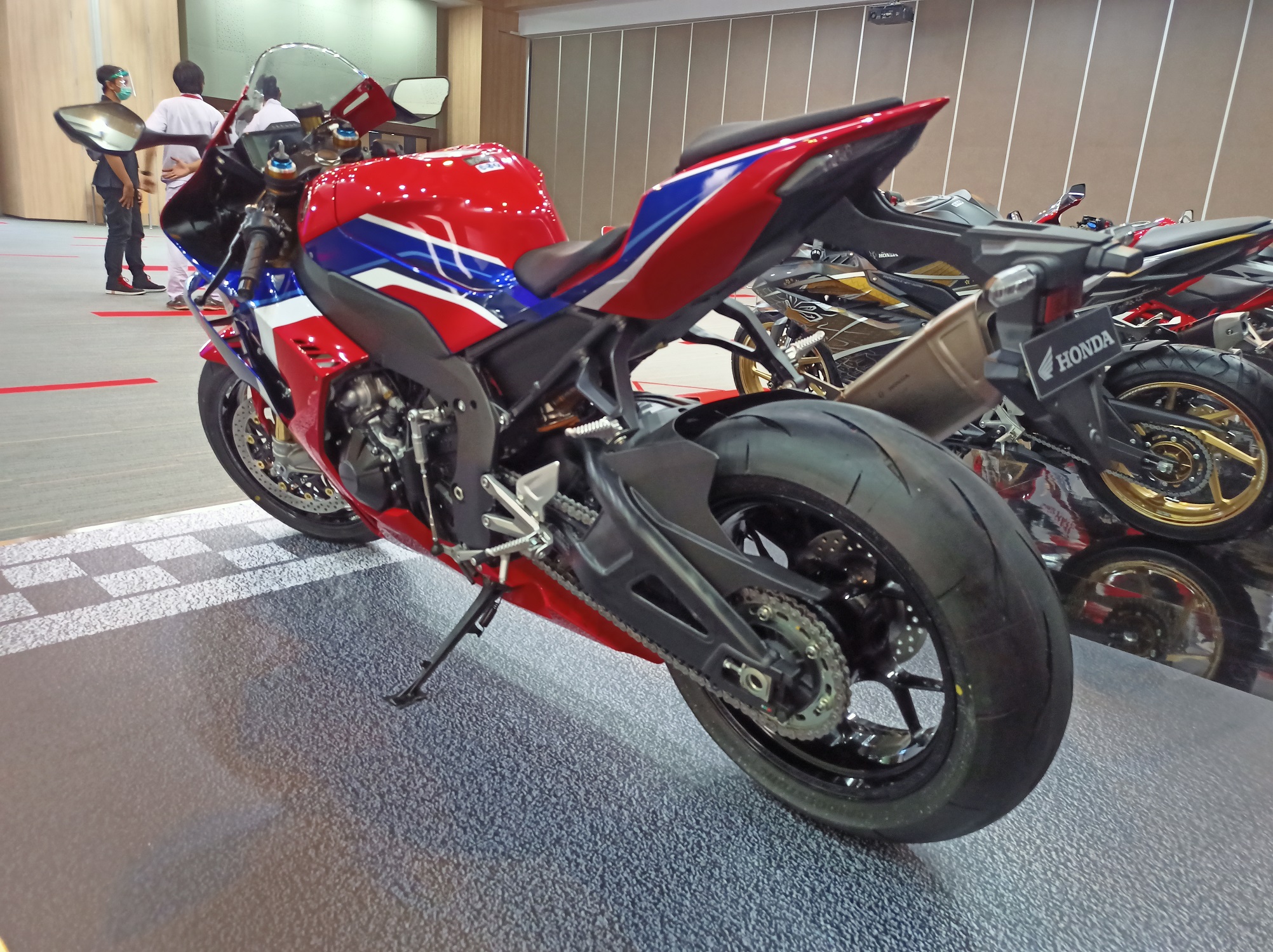 Spesifikasi CBR1000RR-R Fireblade SP, Rival Kawasaki ZX-10RR di WSBK