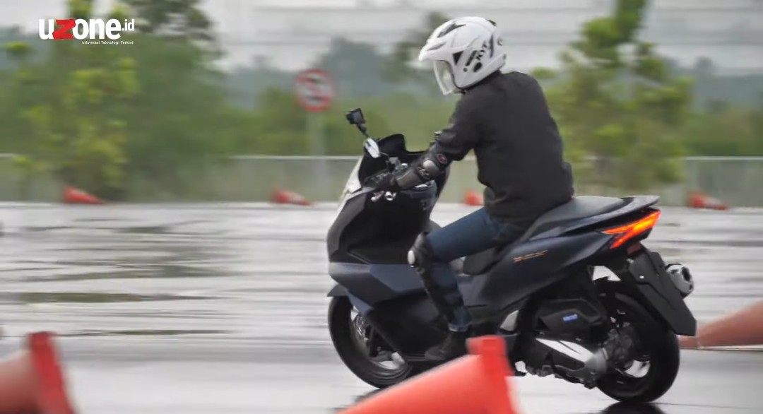 VIDEO Test Ride Honda PCX 160, Layak Menantang NMax?