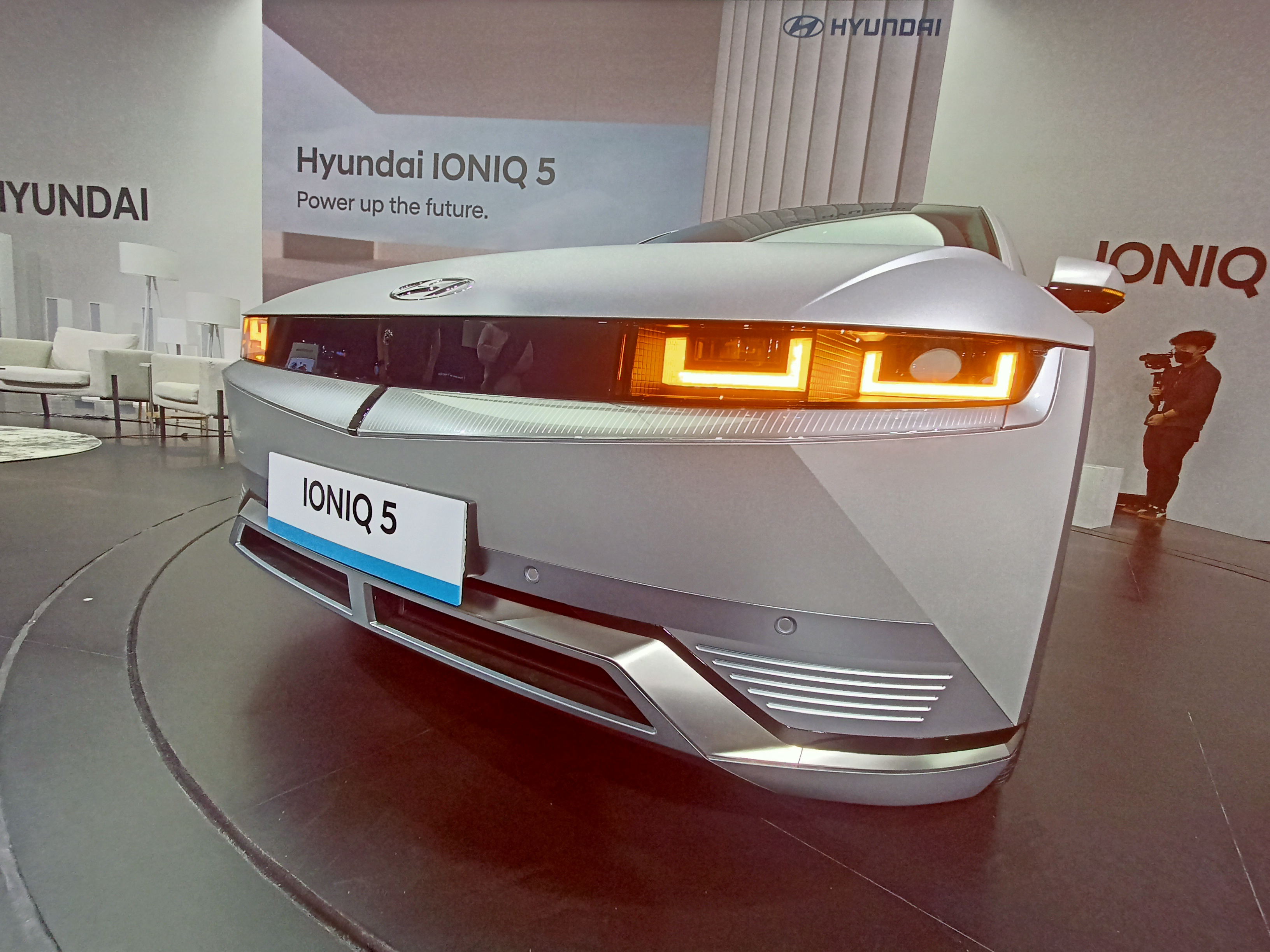 Ngecas Hyundai Ioniq 5 Bisa di Rumah, Minimal 1600 Watt