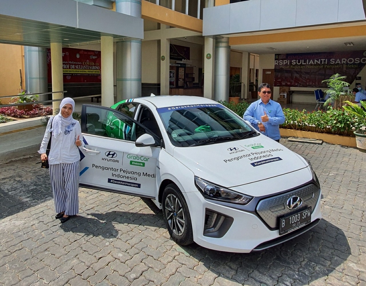 Mobil Listik Hyundai Ioniq Dipakai Tenaga Medis Corona di Indonesia