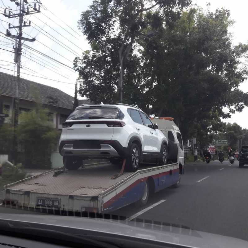 Spyshot Kia Sonet Dikirim ke Diler Yogyakarta