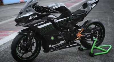 Ninja 250 4 Silinder Resmi Kawasaki Ngebut di Sirkuit Sentul, Sekencang Apa?