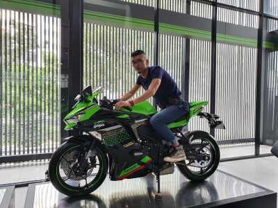 Review Kawasaki ZX-25R, Bukan untuk Kaum Mendang-Mending