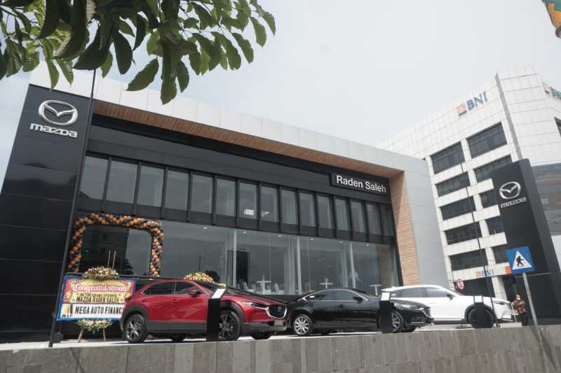 PT EMI Resmikan Diler Mazda Raden Saleh PT EMI Resmikan Diler Mazda Raden Saleh