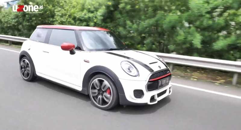 VIDEO: MINI Cooper John Cooper Works, Bikin Baper!