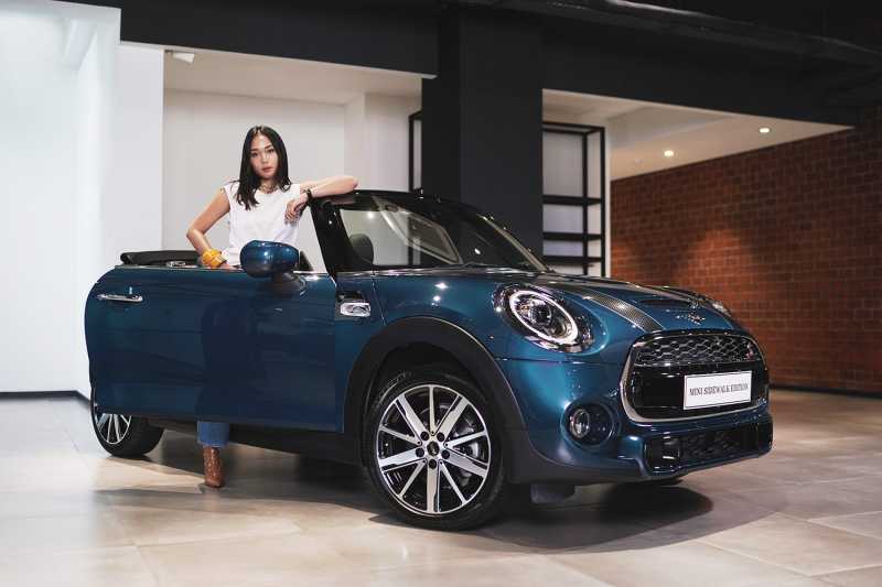 FOTO: MINI Cabrio Sidewalk Edition Bertenaga 192 HP