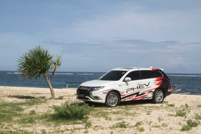 Asiknya Fitur Cruise Control Adaptif di Outlander PHEV Asiknya Fitur Cruise Control Adaptif di Outlander PHEV