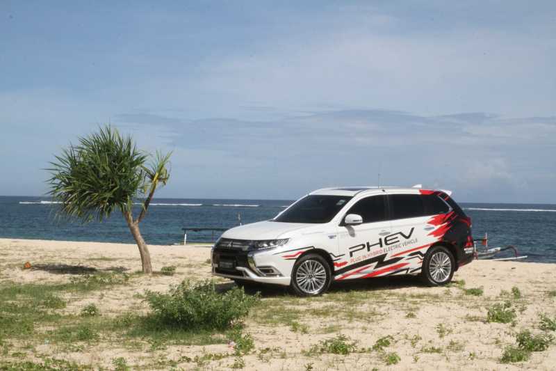 Asiknya Fitur Cruise Control Adaptif di Outlander PHEV