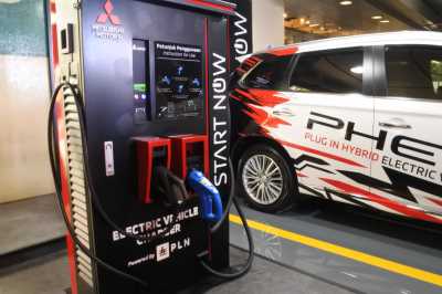 Pemilik Mitsubishi Outlander PHEV Bisa Isi Daya Gratis di Plaza Senayan