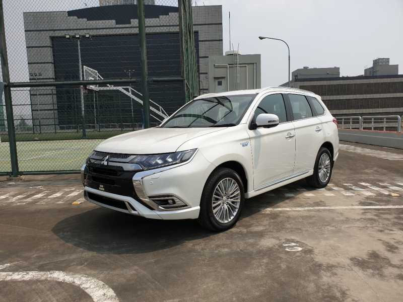 Bisa jadi Genset, Kesaktian Mitsubishi Outlander PHEV Terbukti Saat Listrik Mati