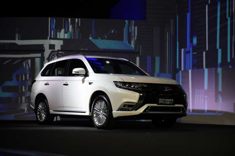 Outlander PHEV, SUV Hybrid Perdana Mitsubishi di Indonesia Outlander PHEV, SUV Hybrid Perdana Mitsubishi di Indonesia