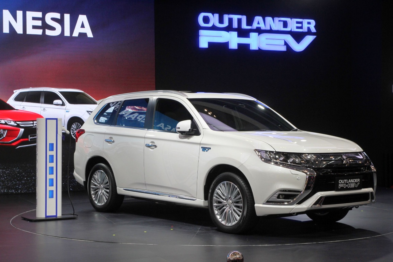 GIIAS 2019: Beli Outlander PHEV, Gratis Home Charger dan Instalasinya