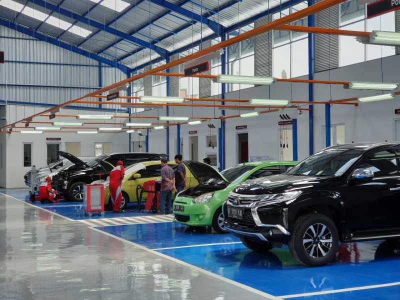 BMW, Honda, Mitsubishi Siap Evakuasi Mobil Terendam Banjir BMW, Honda, Mitsubishi Siap Evakuasi Mobil Terendam Banjir