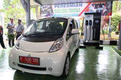 Dua Mobil Listrik Mitsubishi Eksis di Peresmian Charging Station Pemerintah