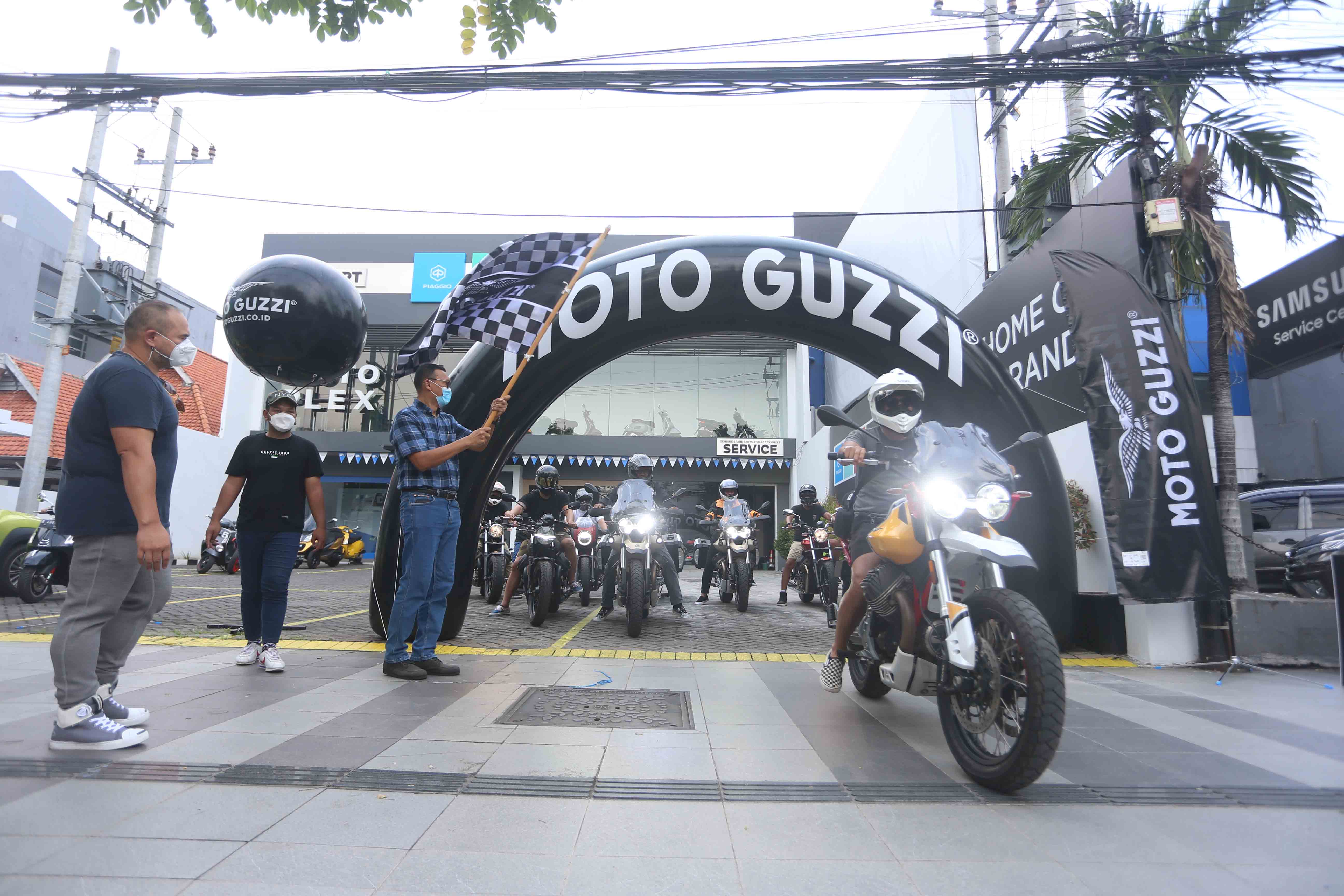 Jalan-jalan Senang Moto Guzzi The Clan Touring Surabaya-Denpasar
