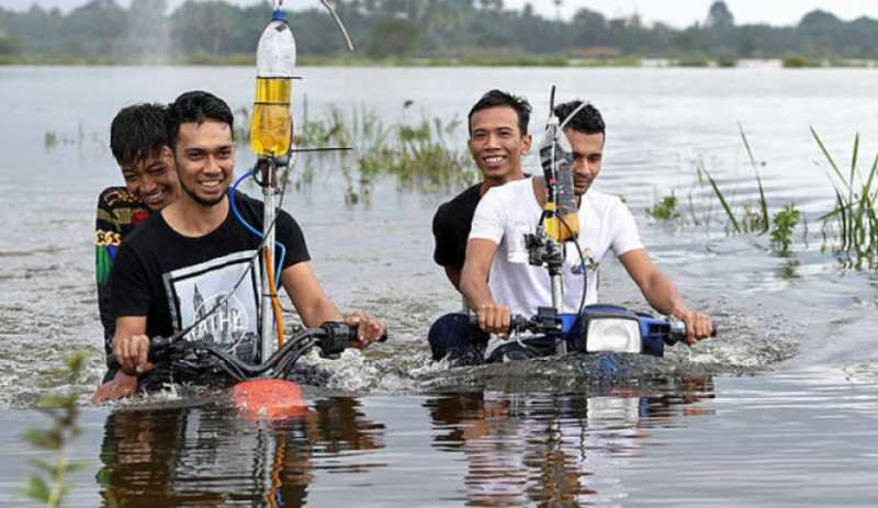 Ini Nyata, Honda C70 Dimodifikasi Jadi Amfibi