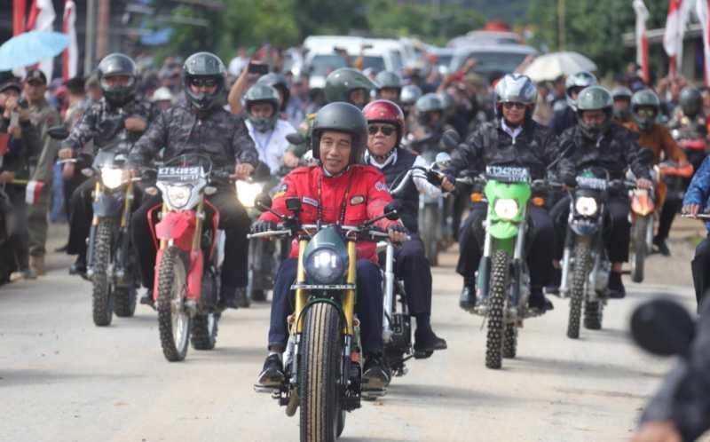 Blusukan di Kalimantan, Jokowi Pakai Chopper Kostum Kawasaki W175 Blusukan di Kalimantan, Jokowi Pakai Chopper Kostum Kawasaki W175