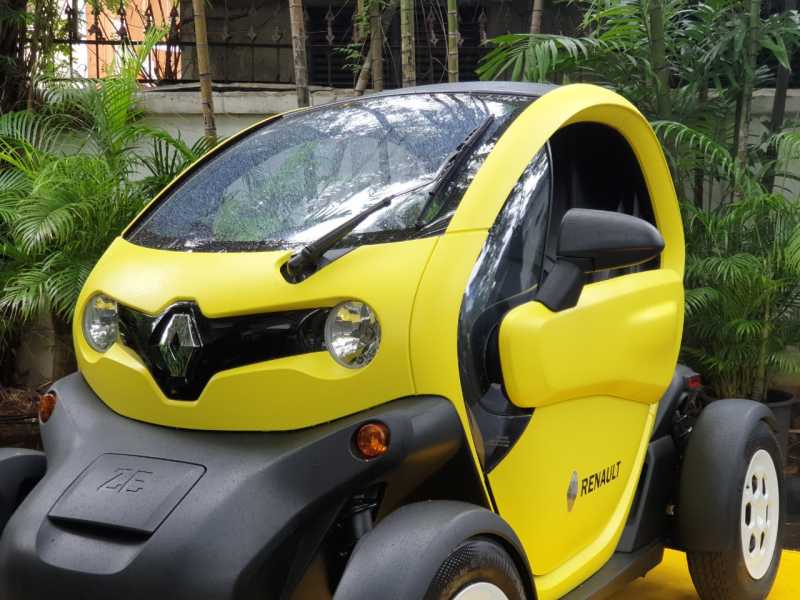 FOTO: Penasaran Sama Mobil Listrik Nyentrik Renault Twizy? Nih Detailnya! FOTO: Penasaran Sama Mobil Listrik Nyentrik Renault Twizy? Nih Detailnya!