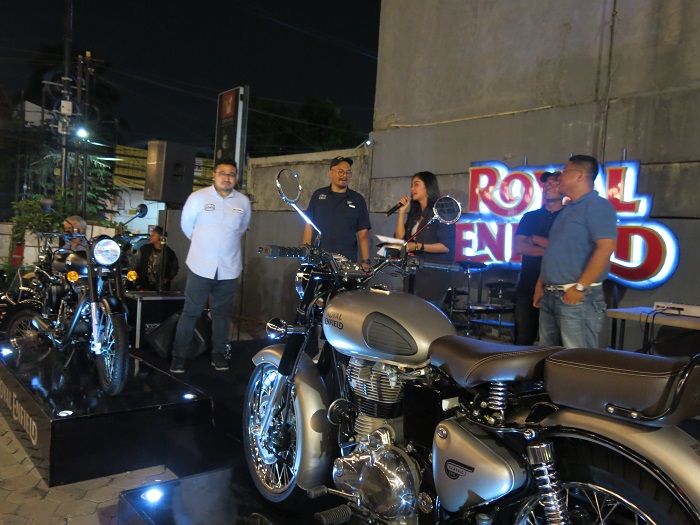 Royal Enfield Hadirkan Classic 500 Stealth Black dan Classic 350 Gunmetal Grey di Indonesia