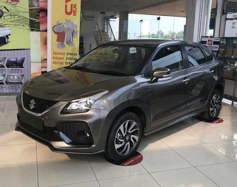 Penampakan Baleno Facelift di Diler Suzuki Penampakan Baleno Facelift di Diler Suzuki