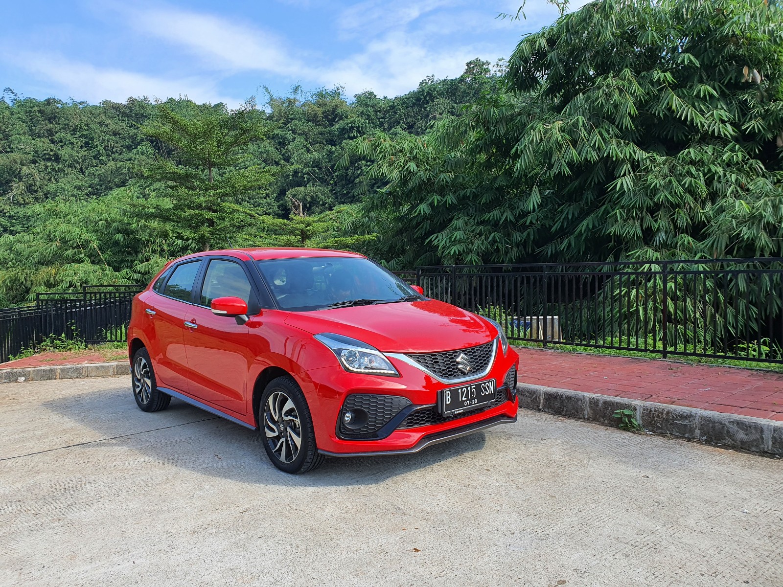 Perbandingan Harga Suzuki Baleno vs Kompetitor Sekelasnya